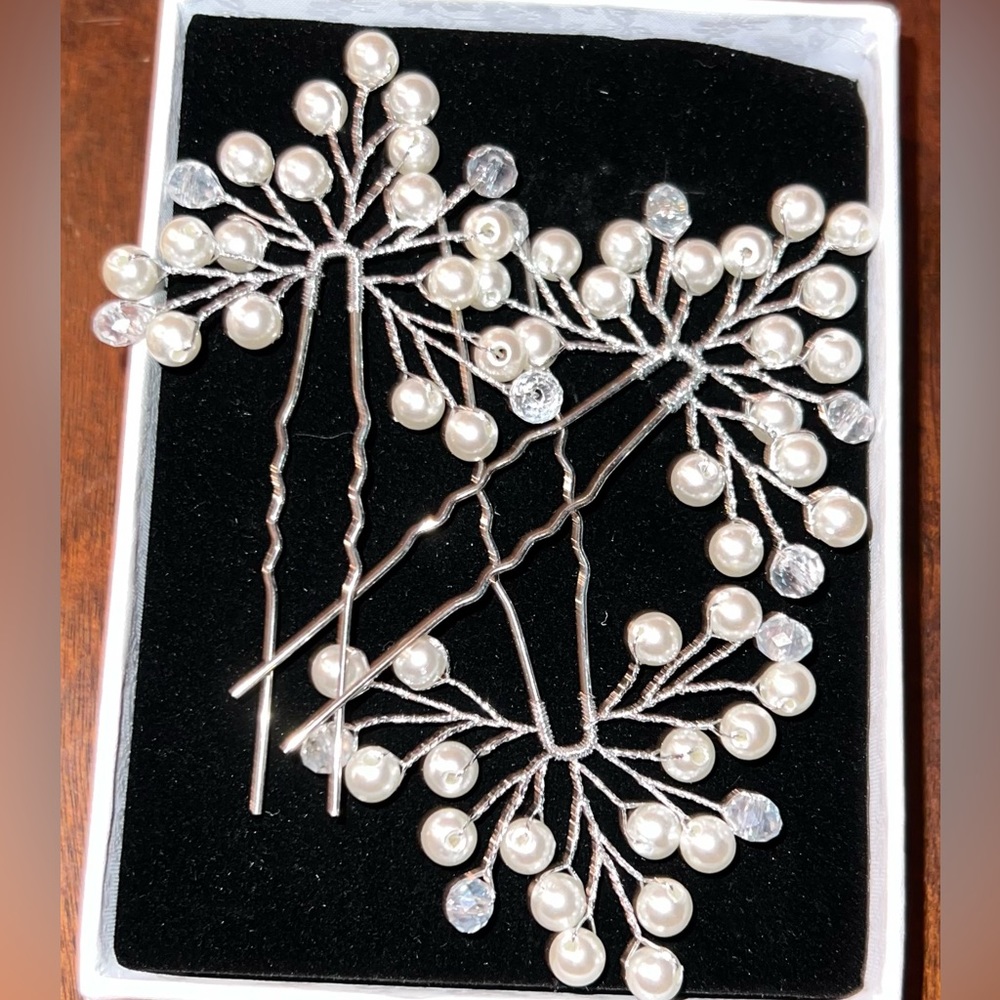 Unicra hair clips.